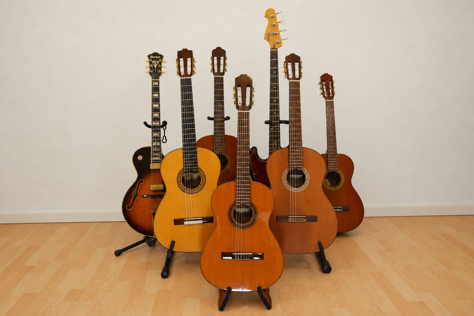 Gitarren und E-Bass für Gitarrenensemble und Gitarrenorchester